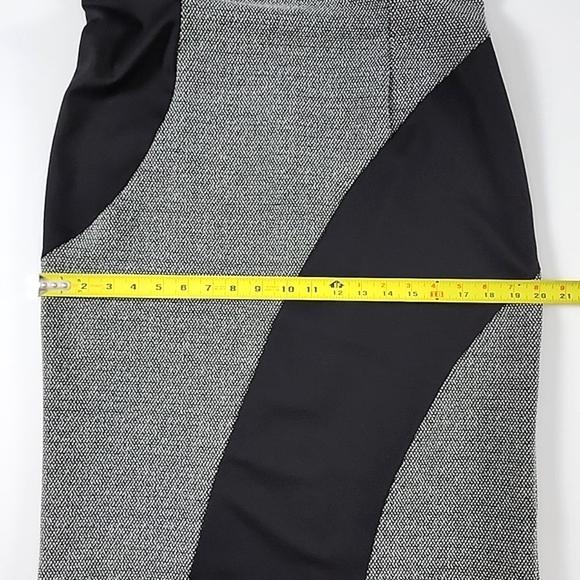 Cleo Sleeveless Dress Black Grey Boat Neckline Knee Length Fitted Size 10 - Picture 11 of 12